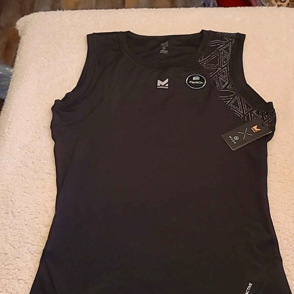 0001. NWT's MISSION's Moisture Active, Black top - Reflective!!